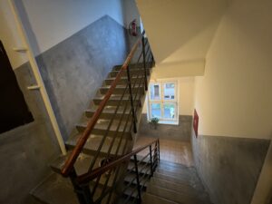 Malování vchodu Janáčkova ulice Hodonín