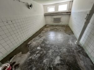 Malba nátěr a vyspravení podlahy plus šrafováni sklepních prostor.